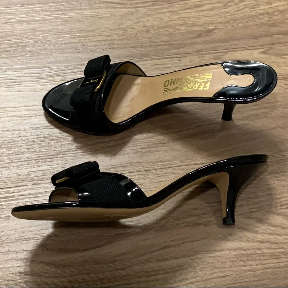 Salvatore Ferragamo Patent Leather Vara Bow Slide Sandals Size 6,5 Black - Picture 5 of 14
